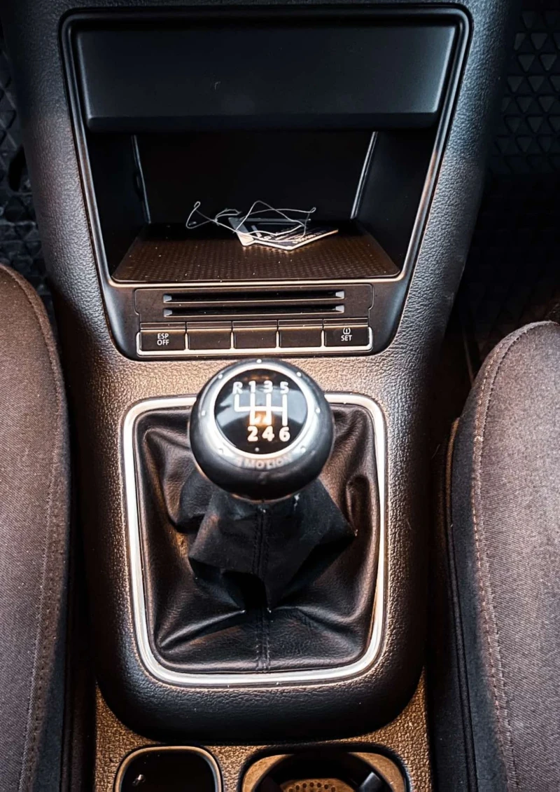 VW Tiguan 2.0TDI, снимка 15 - Автомобили и джипове - 52263757
