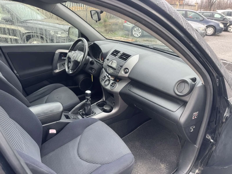 Toyota Rav4 2.2D4D 136KC, снимка 9 - Автомобили и джипове - 53068500