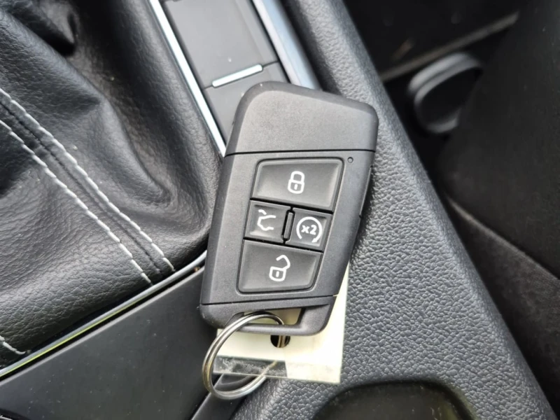 VW Tiguan * COMFORTLINE * CARFAX * AWD * , снимка 8 - Автомобили и джипове - 53260610