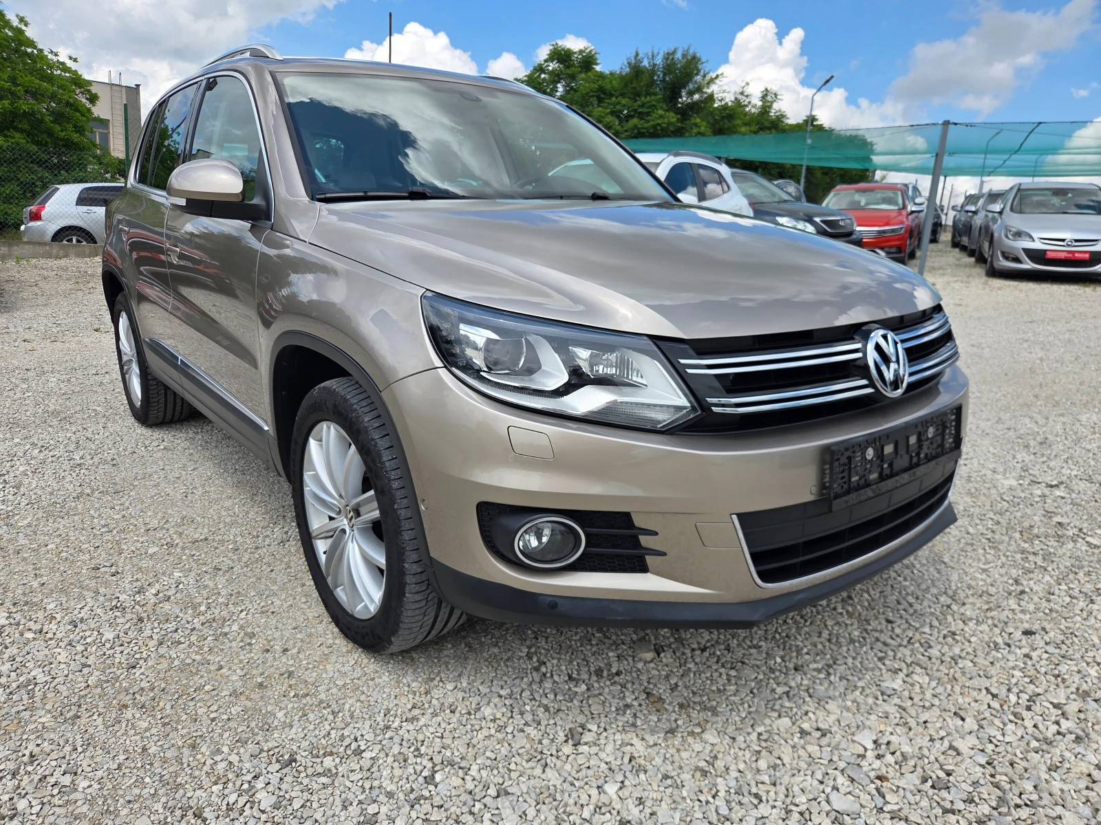 VW Tiguan 2.0 TDI 140 k.c 4Motion Highline Швейцария , снимка 3 - Автомобили и джипове - 54718535