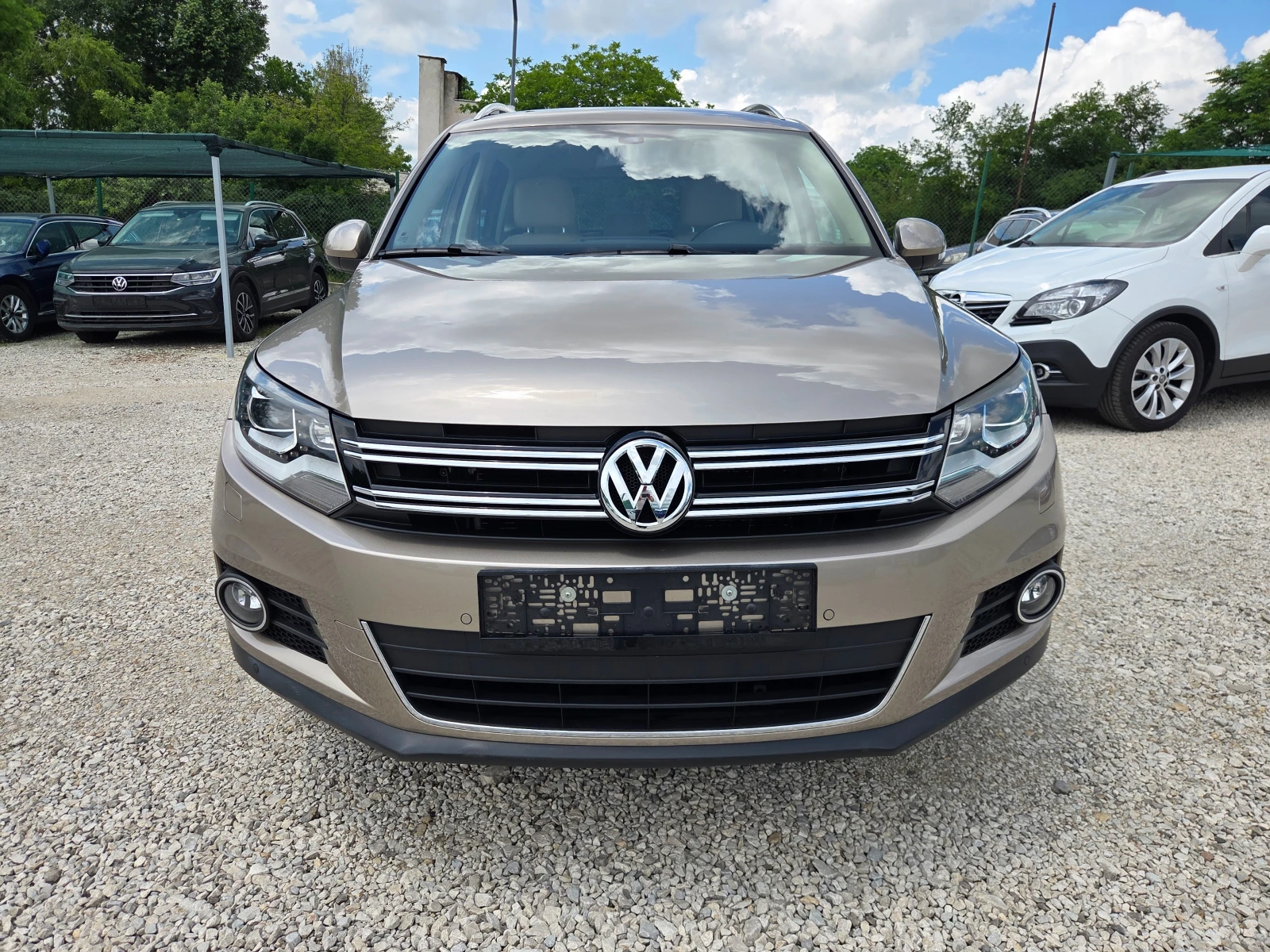 VW Tiguan 2.0 TDI 140 k.c 4Motion Highline Швейцария , снимка 2 - Автомобили и джипове - 54718535