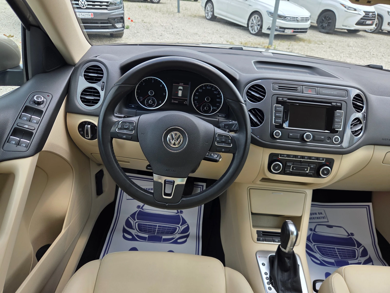 VW Tiguan 2.0 TDI 140 k.c 4Motion Highline Швейцария , снимка 9 - Автомобили и джипове - 54718535
