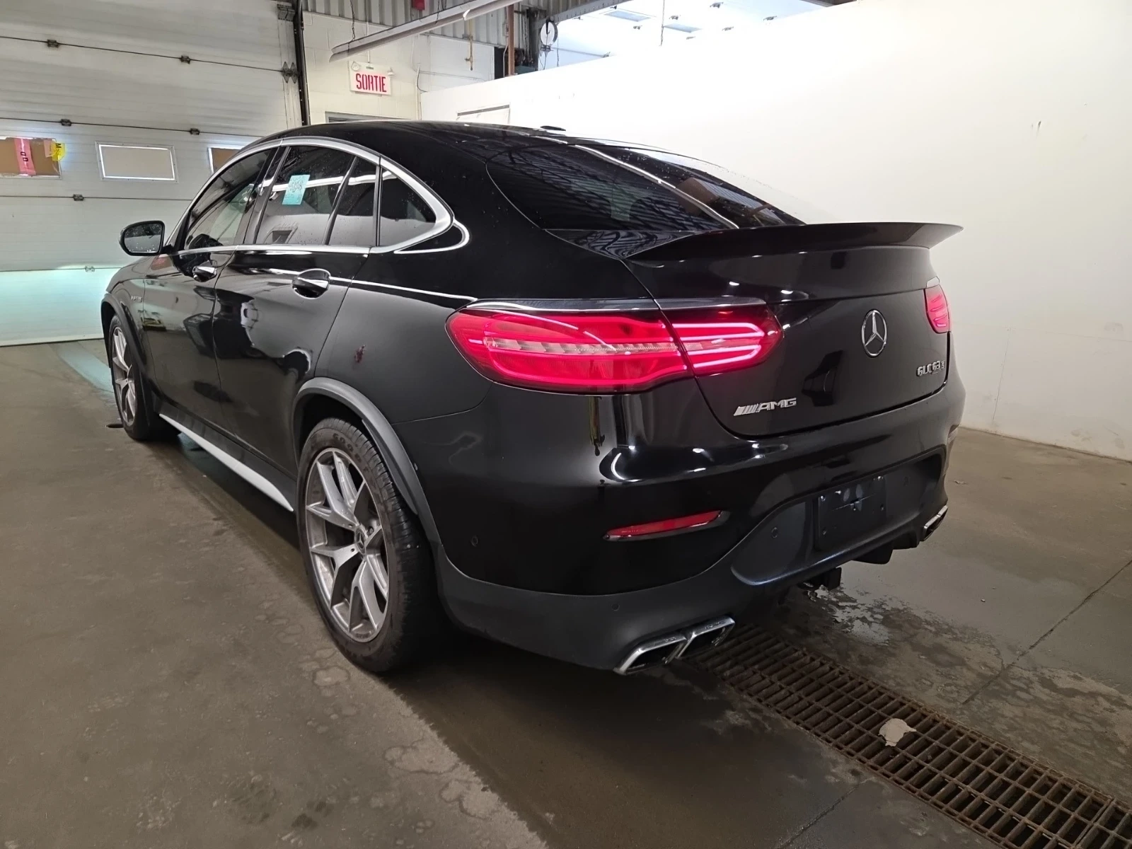 Mercedes-Benz GLC 63 AMG 360* BURMESTER* ПОДГРЕВ* ОБДУХВАНЕ* CARFAX , снимка 3 - Автомобили и джипове - 55252301