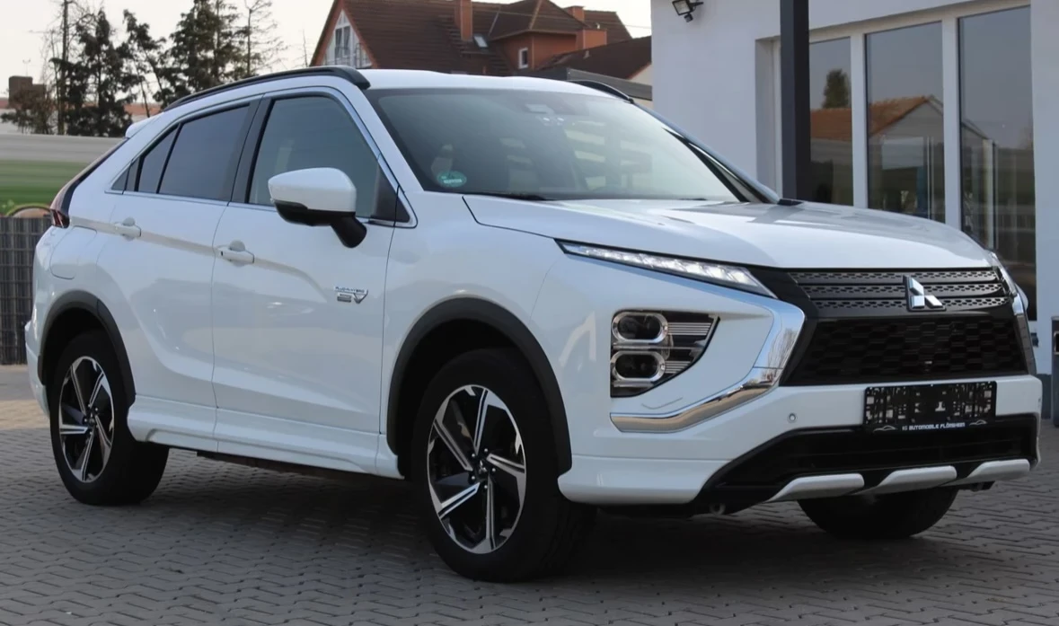 Mitsubishi Eclipse Cross НАЛИЧЕН ПЛЪГ-ИН ХИБРИД 4х4 188 к.с ЛИЗИНГ, снимка 2 - Автомобили и джипове - 55774847