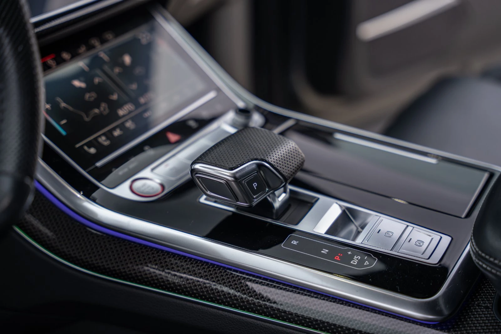Audi SQ8, снимка 14 - Автомобили и джипове - 55829897