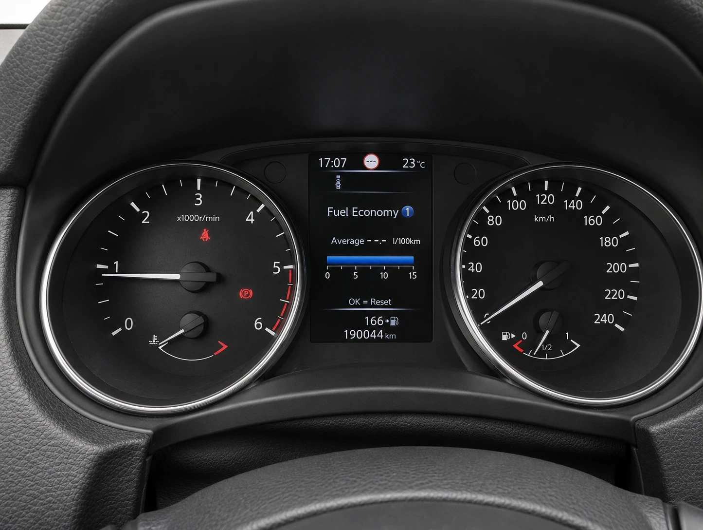 Nissan Qashqai 1.5 DCI /Panorama / 360, снимка 7 - Автомобили и джипове - 55888211
