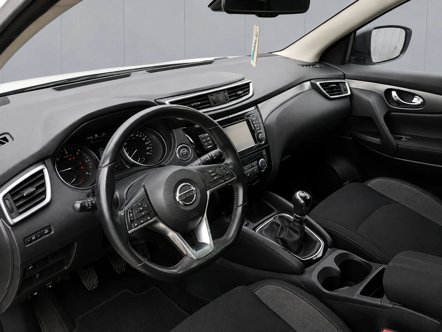 Nissan Qashqai 1.5 DCI /Panorama / 360, снимка 6 - Автомобили и джипове - 55888211