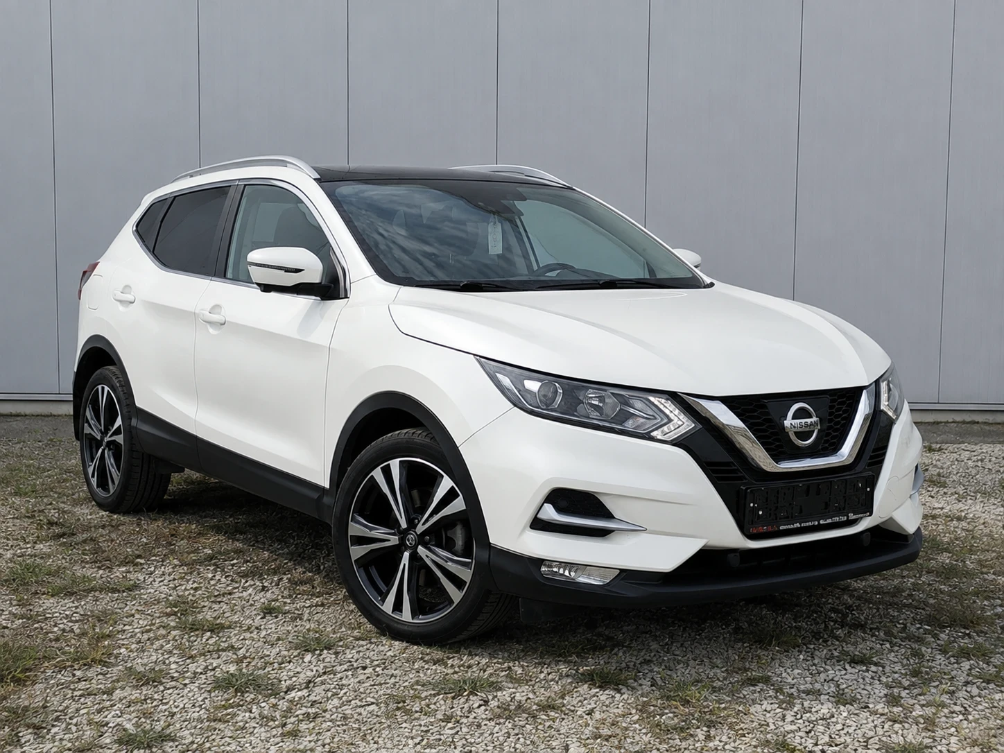 Nissan Qashqai 1.5 DCI /Panorama / 360, снимка 4 - Автомобили и джипове - 55888211