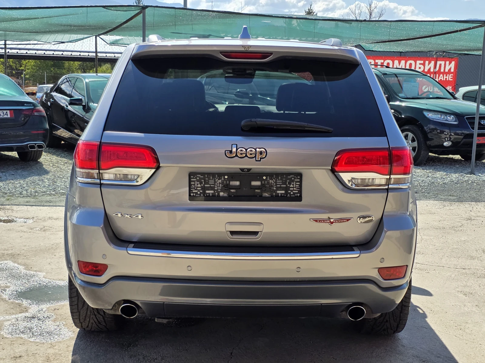 Jeep Grand cherokee Overland Топ състояние лизинг, снимка 3 - Автомобили и джипове - 56254837