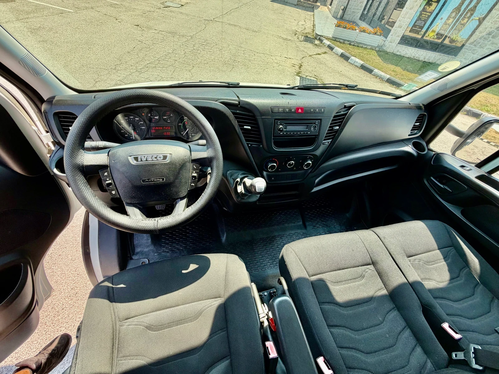 Iveco 35c15 ОРИГИНАЛЕН САМОСВАЛ* КЛИМАТИК, снимка 11 - Бусове и автобуси - 55710475