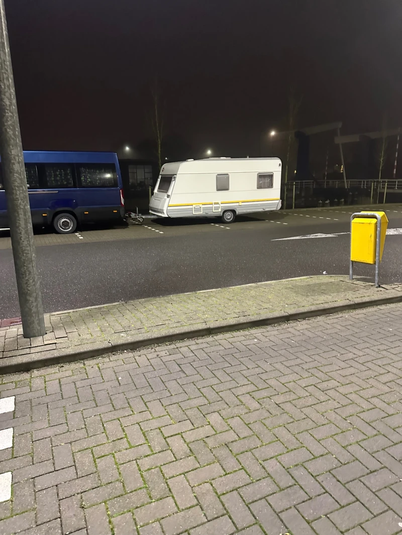 Каравана Burstner 435st sport Artstep, снимка 14 - Каравани и кемпери - 52913002