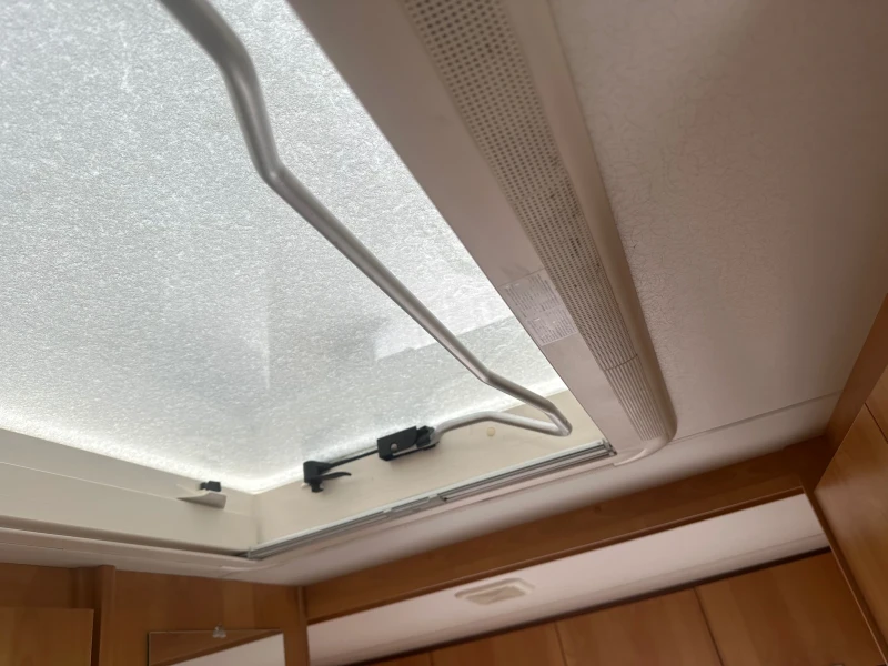 Каравана Burstner 435st sport Artstep, снимка 8 - Каравани и кемпери - 52913002