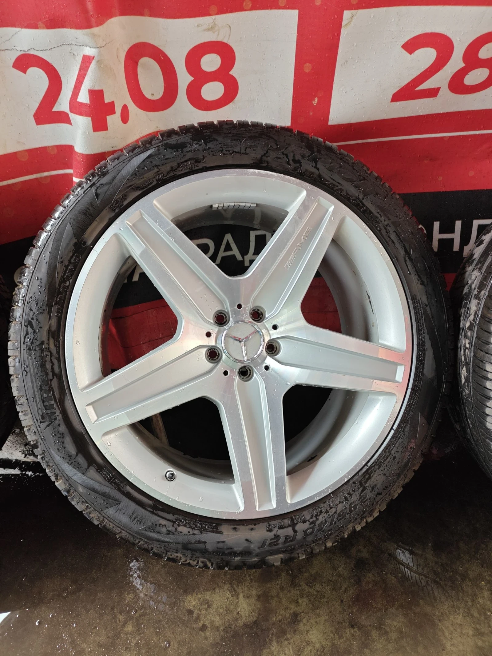 Гуми с джанти Pirelli 295/40R21, снимка 3 - Гуми и джанти - 53976872