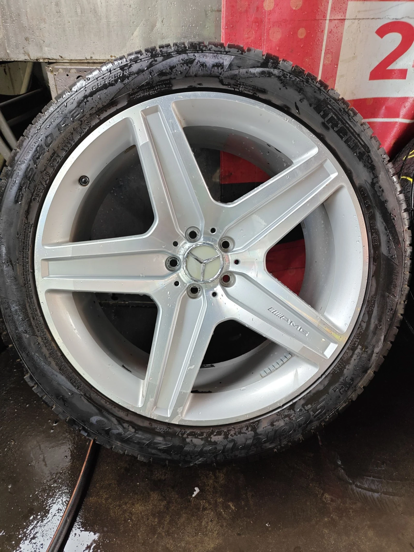 Гуми с джанти Pirelli 295/40R21, снимка 2 - Гуми и джанти - 53976872