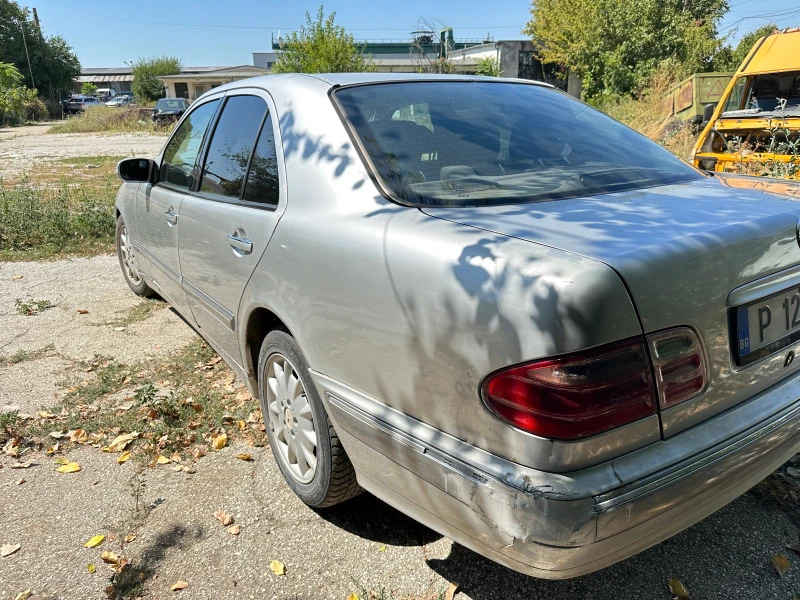 Mercedes-Benz E 320 3.2CDI, снимка 2 - Автомобили и джипове - 41999415