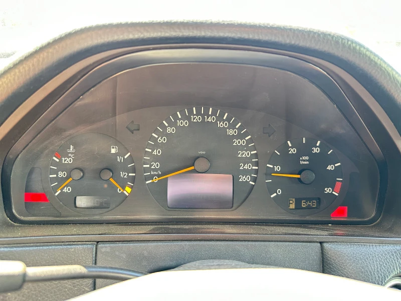 Mercedes-Benz E 320 3.2CDI, снимка 5 - Автомобили и джипове - 41999415