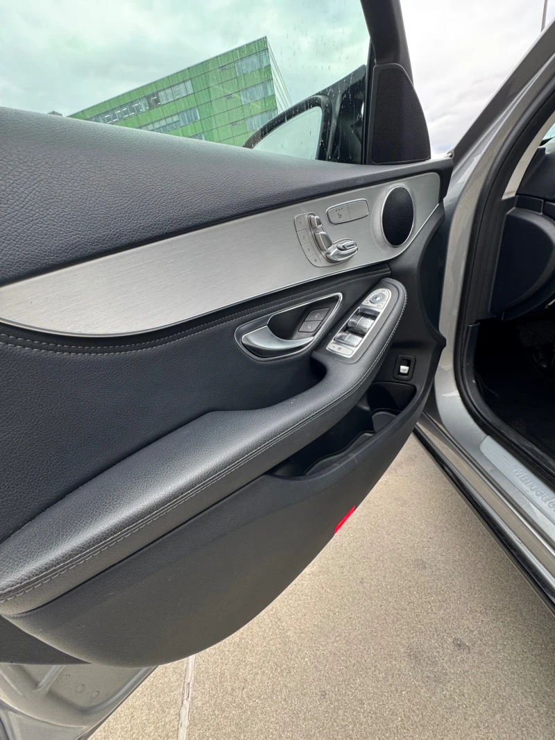 Mercedes-Benz C 300 C300 4matic, снимка 12 - Автомобили и джипове - 52347277