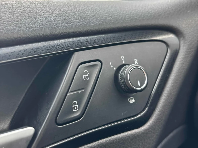 VW Golf * 5 door DSG * CARFAX * БЕЗ ПЪРВОНАЧАЛНА ВНОСКА, снимка 11 - Автомобили и джипове - 52845953