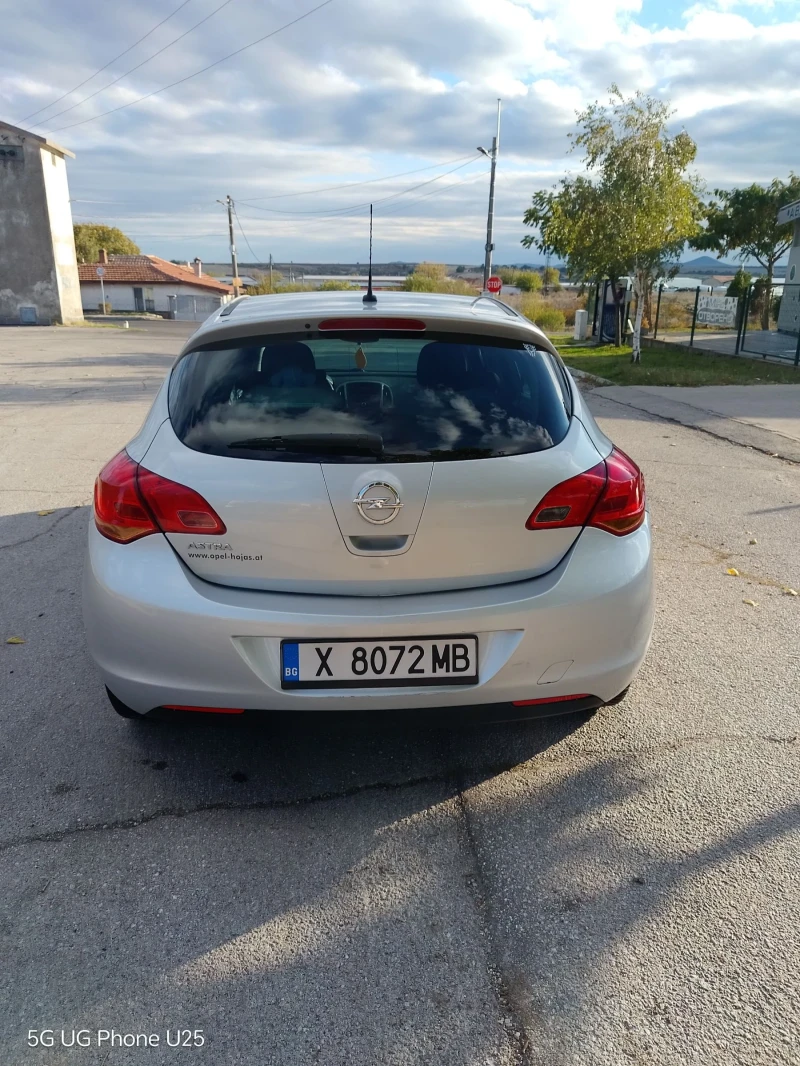Opel Astra, снимка 3 - Автомобили и джипове - 52920592