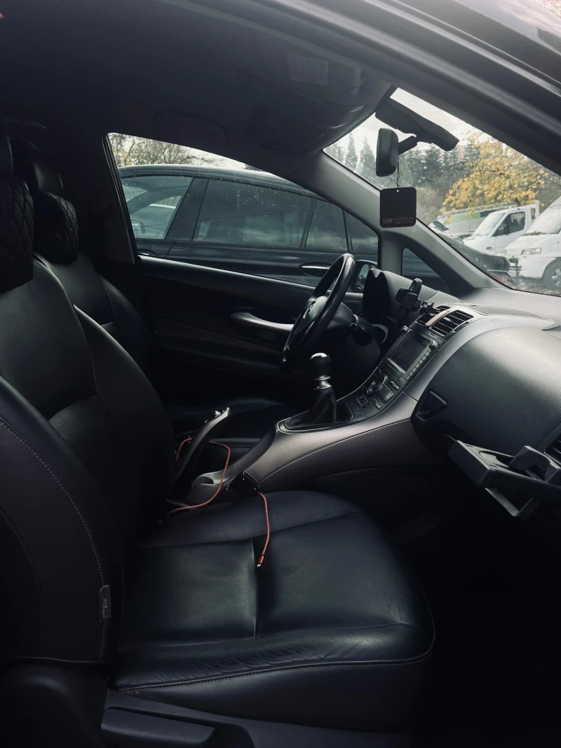 Toyota Auris 2.2D-CAT KEYLESS/NAVI/КОЖА, снимка 8 - Автомобили и джипове - 53379383
