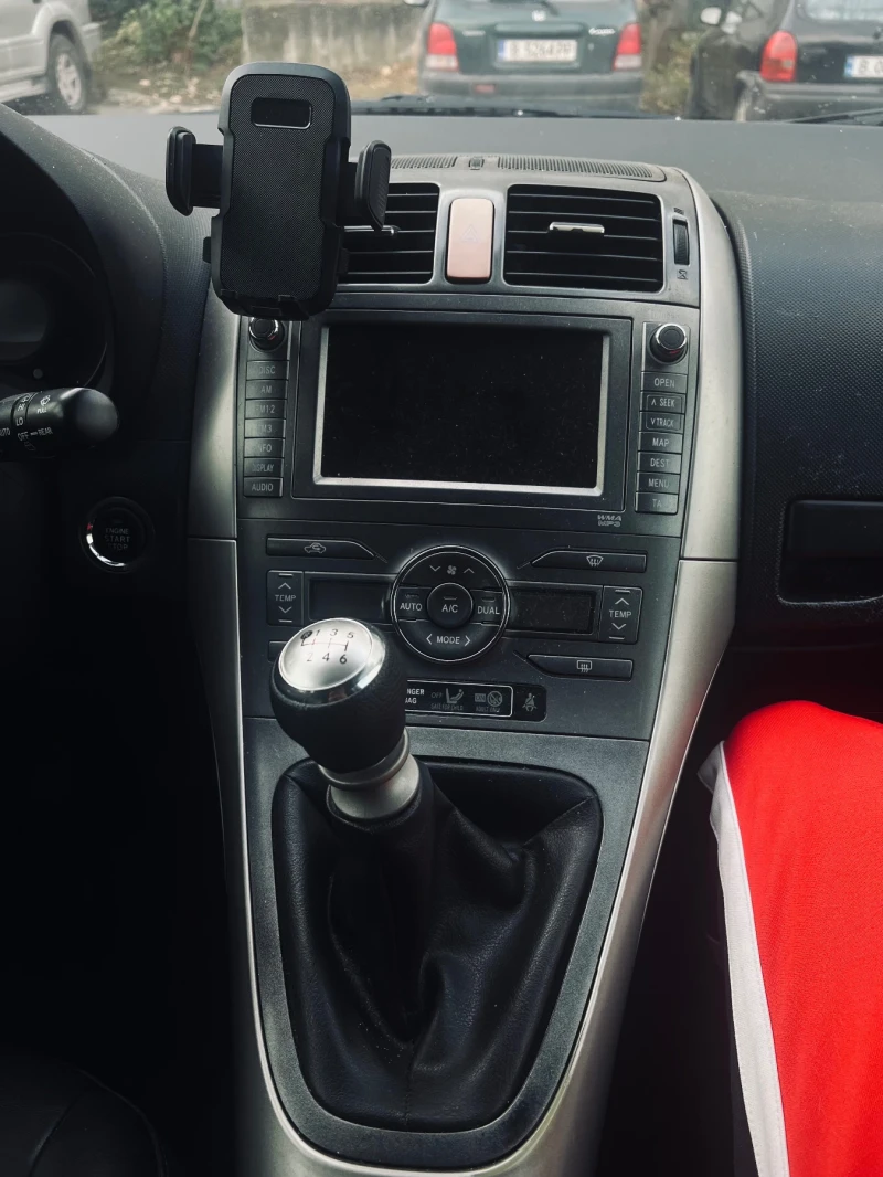 Toyota Auris 2.2D-CAT KEYLESS/NAVI/КОЖА, снимка 9 - Автомобили и джипове - 53379383