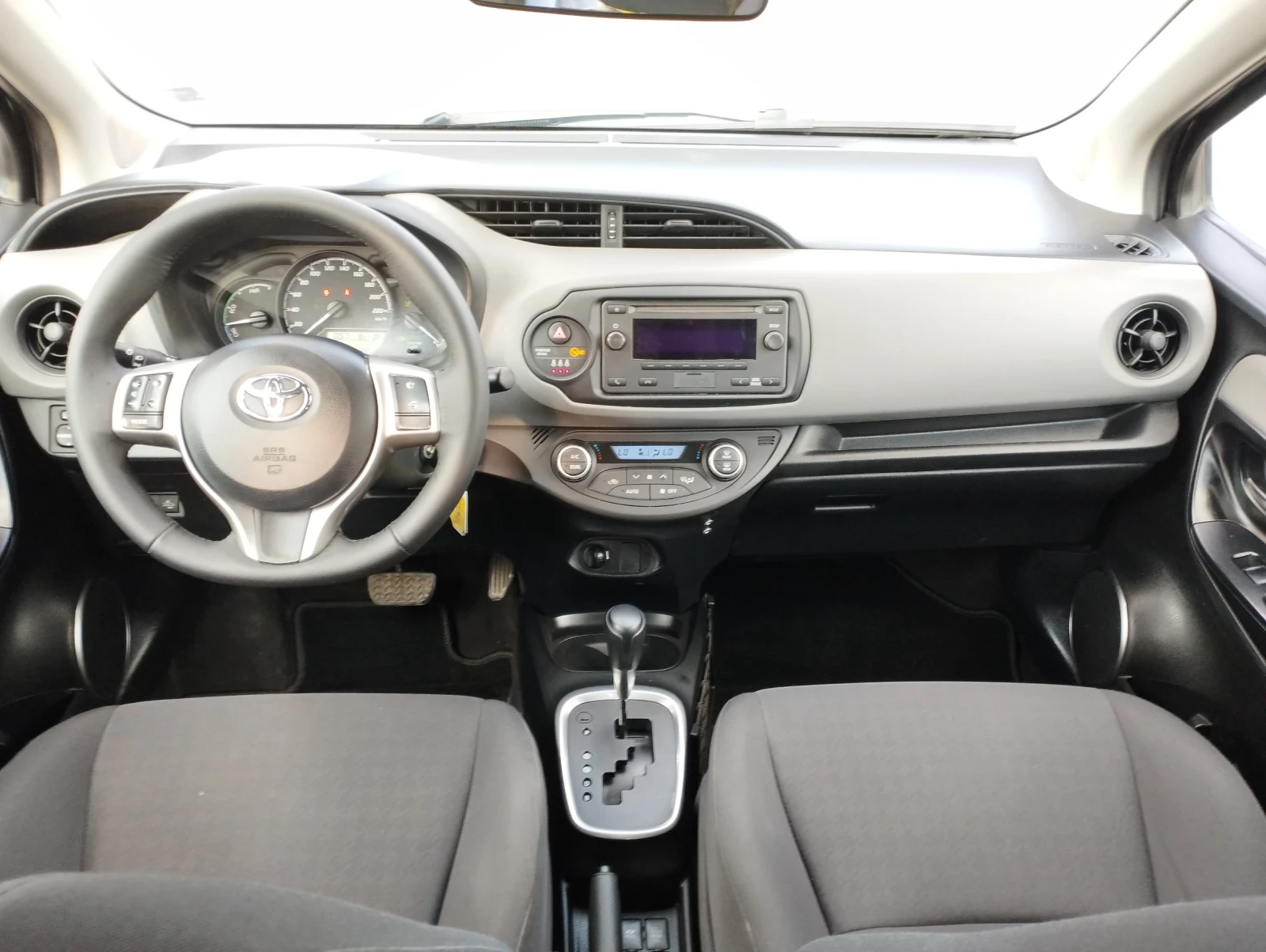 Toyota Yaris 1.5 Hybrid, automatic, в гаранция - изображение 7