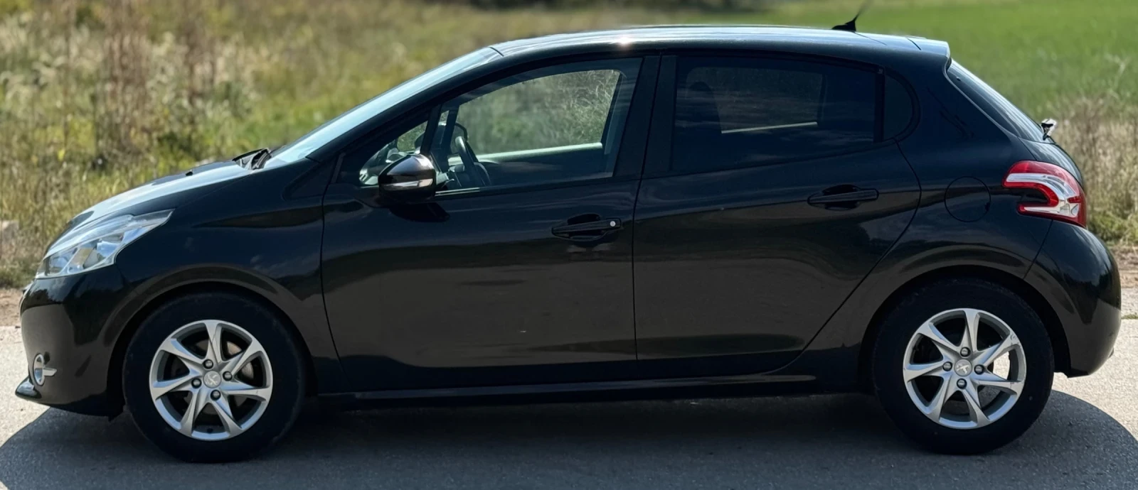 Peugeot 208 1.4HDI /70кс АВТОМАТ  - изображение 8