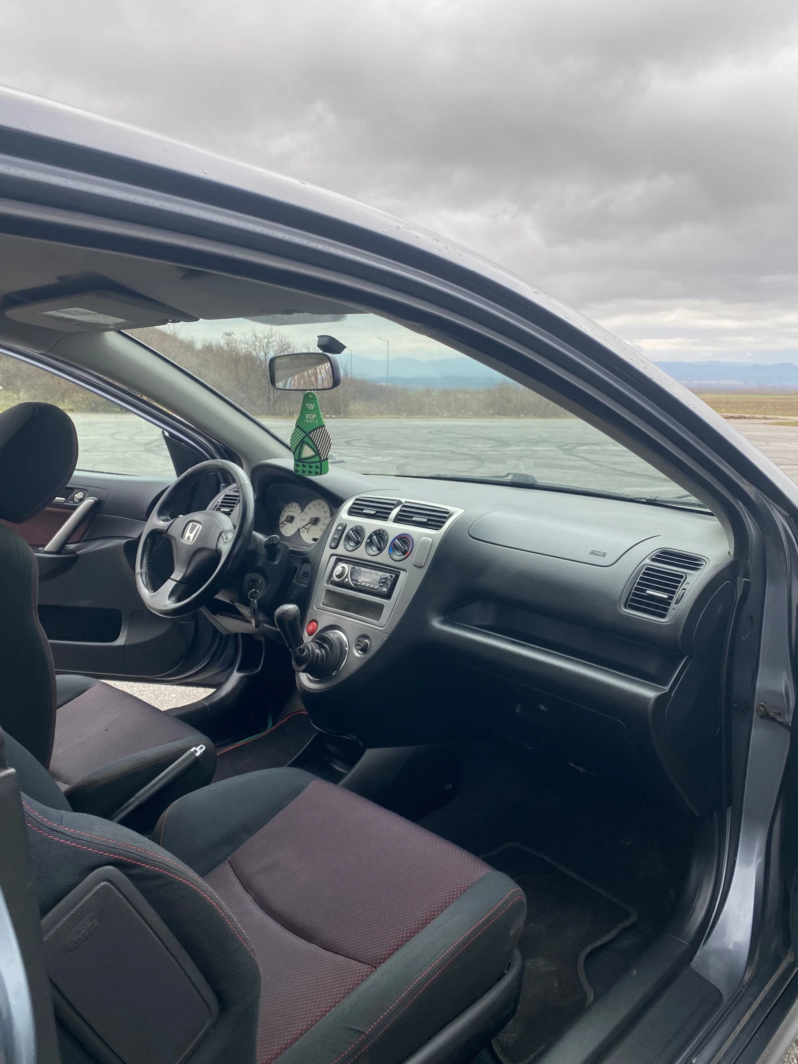 Honda Civic 1.6 VTEC FACELIFT, снимка 11 - Автомобили и джипове - 53959158