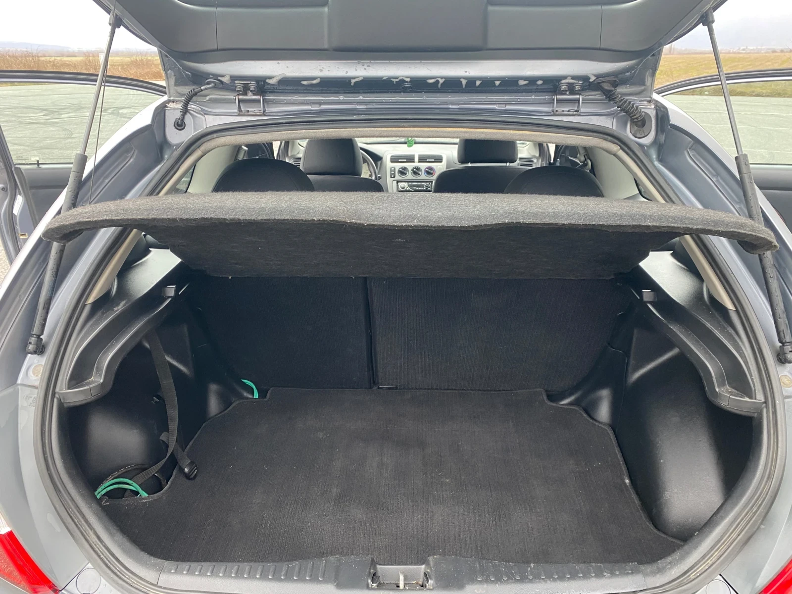 Honda Civic 1.6 VTEC FACELIFT, снимка 13 - Автомобили и джипове - 53959158