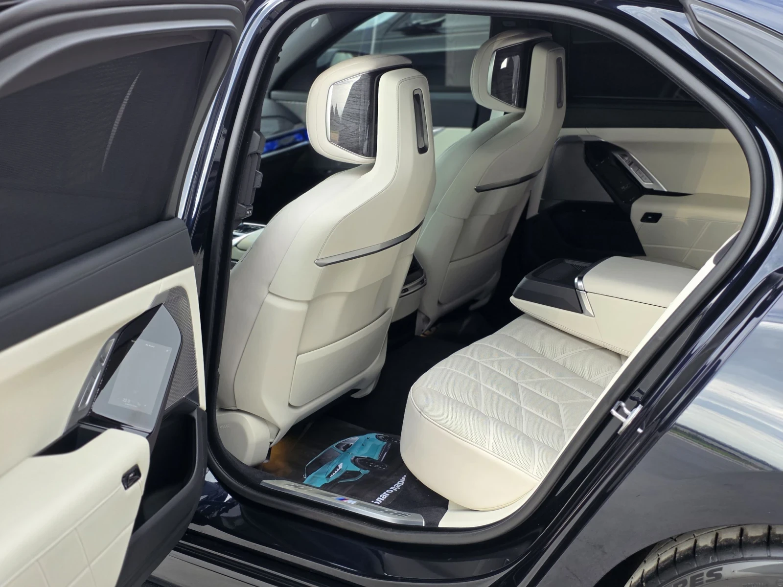 BMW 740 M-SPORT M760I-OPTIC Xdrive B&W EXSLUSIVE SHADOW , снимка 9 - Автомобили и джипове - 54233927