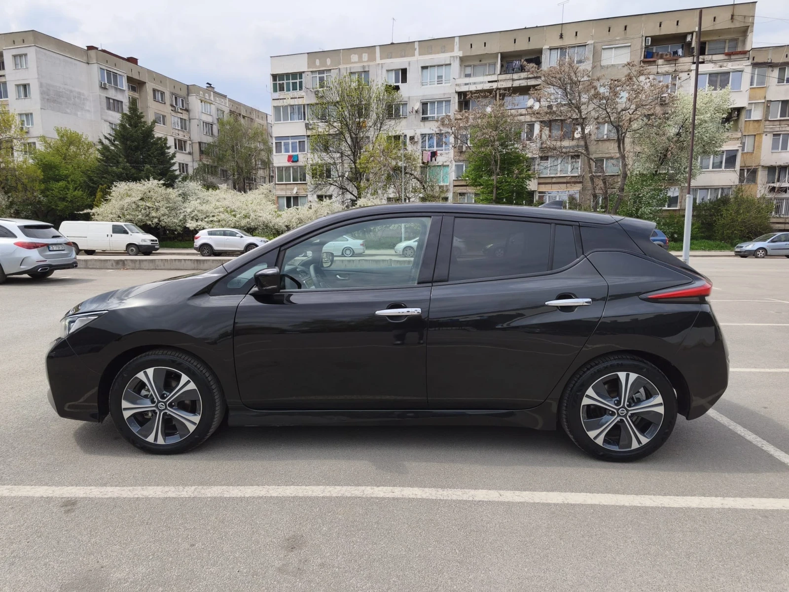 Nissan Leaf  Tekna 40kw ProPilot 360 keyless carplay, снимка 6 - Автомобили и джипове - 54268384