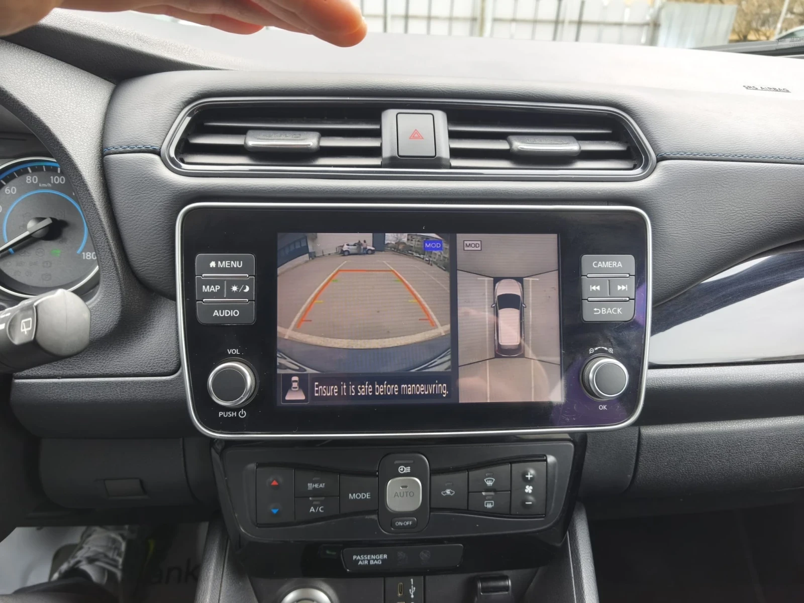 Nissan Leaf  Tekna 40kw ProPilot 360 keyless carplay, снимка 12 - Автомобили и джипове - 54268384