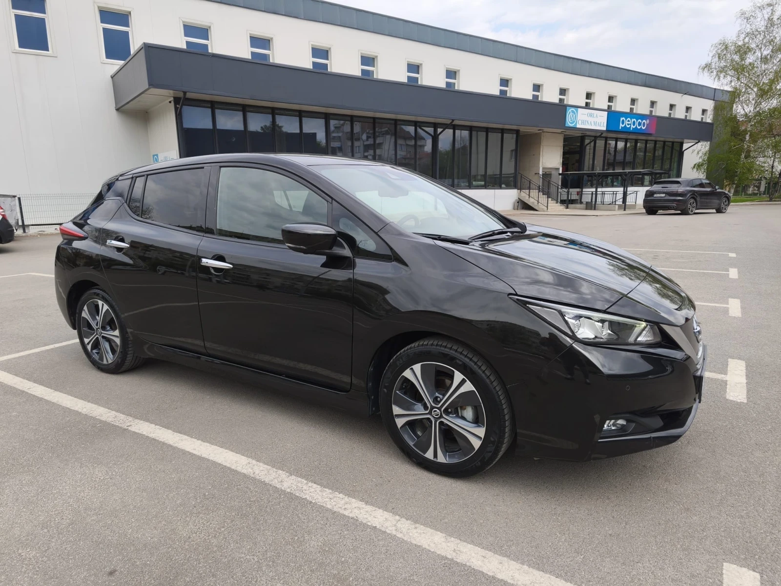 Nissan Leaf  Tekna 40kw ProPilot 360 keyless carplay, снимка 2 - Автомобили и джипове - 54268384