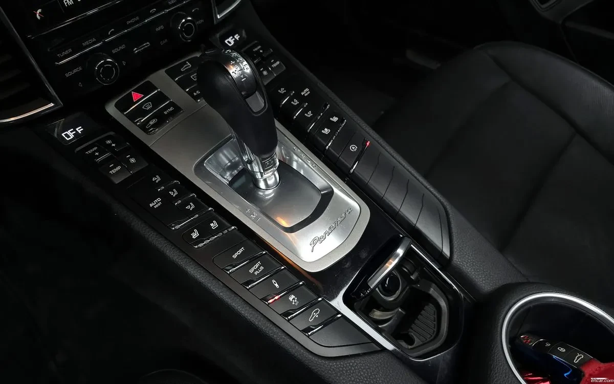 Porsche Panamera 4 AWD| BOSE| AIR SUSP| ОБДУХ| 360 КАМЕРА| , снимка 8 - Автомобили и джипове - 54454692