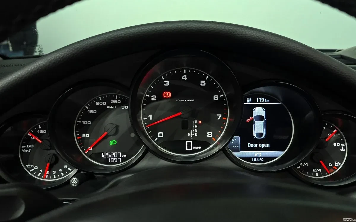 Porsche Panamera 4 AWD| BOSE| AIR SUSP| ОБДУХ| 360 КАМЕРА| , снимка 7 - Автомобили и джипове - 54454692