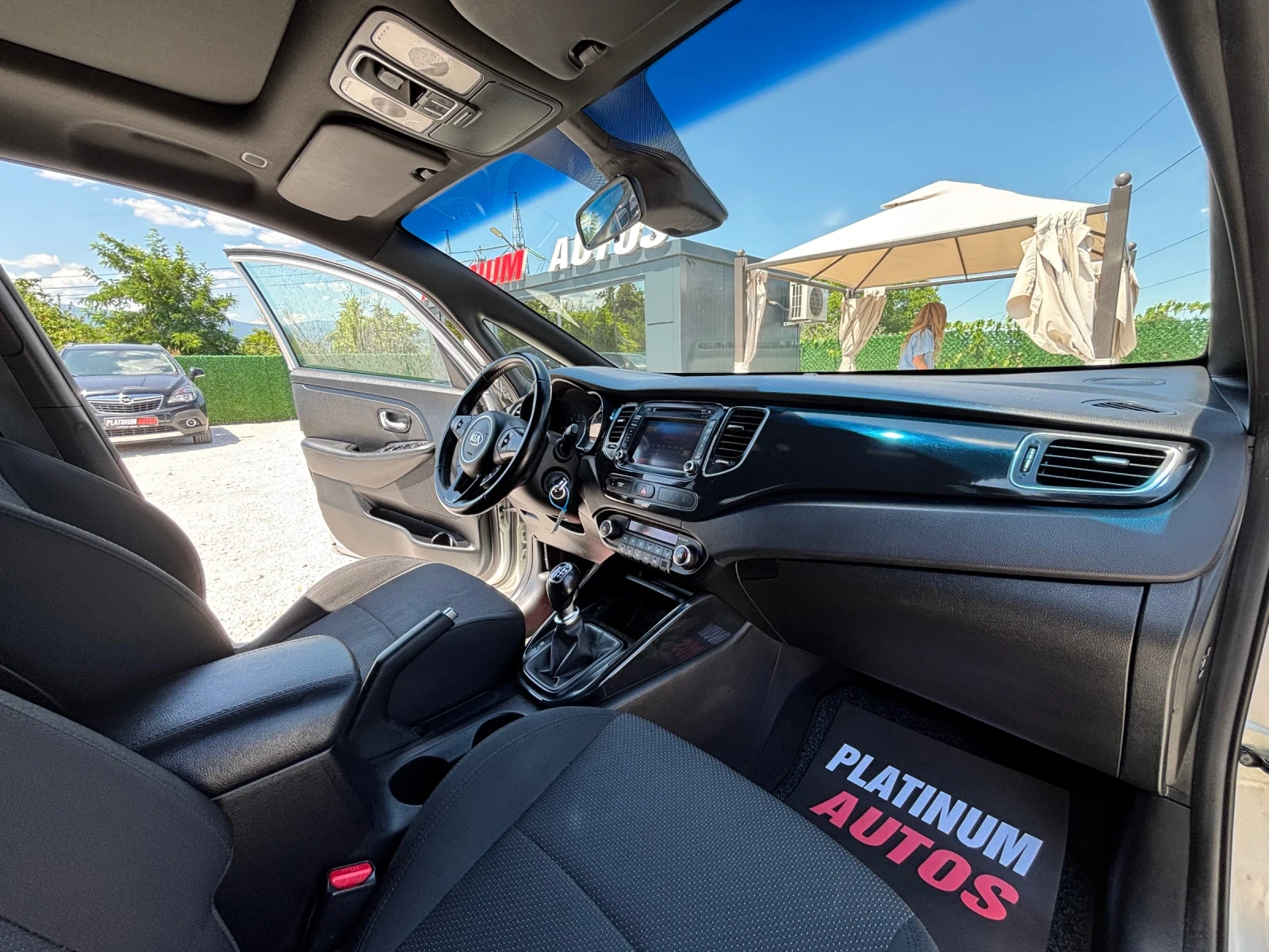Kia Carens 1.7CRDI/7 МЕСТЕН/NAVI/PANO/, снимка 9 - Автомобили и джипове - 55219081