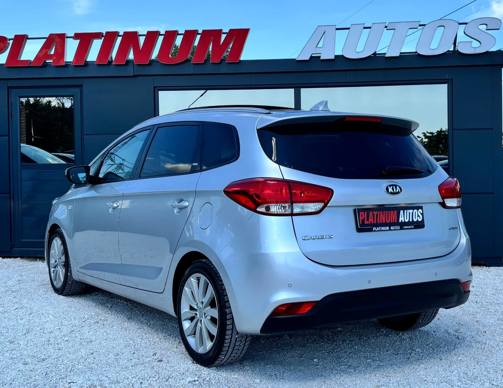 Kia Carens 1.7CRDI/7 МЕСТЕН/NAVI/PANO/, снимка 5 - Автомобили и джипове - 55219081