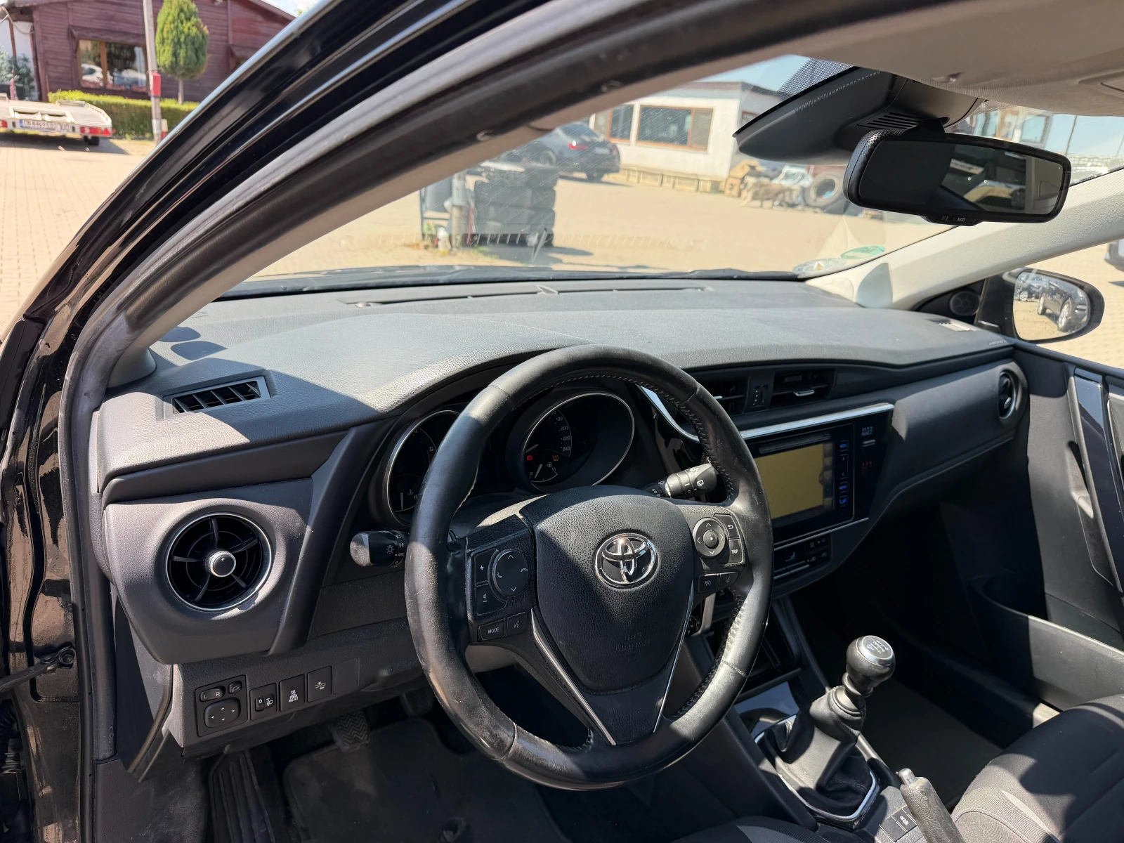 Toyota Auris 1.6D-4D NAVI/KAMERA EURO 6, снимка 13 - Автомобили и джипове - 55361536