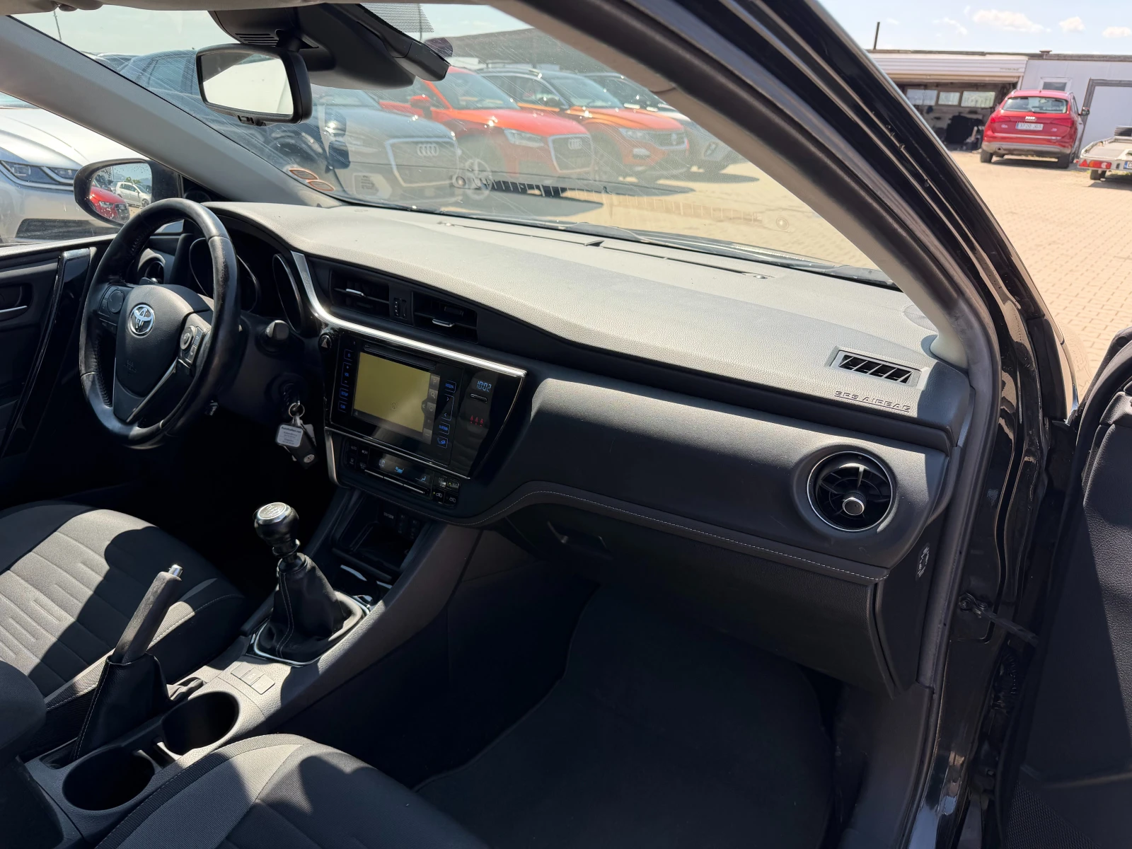 Toyota Auris 1.6D-4D NAVI/KAMERA EURO 6, снимка 11 - Автомобили и джипове - 55361536