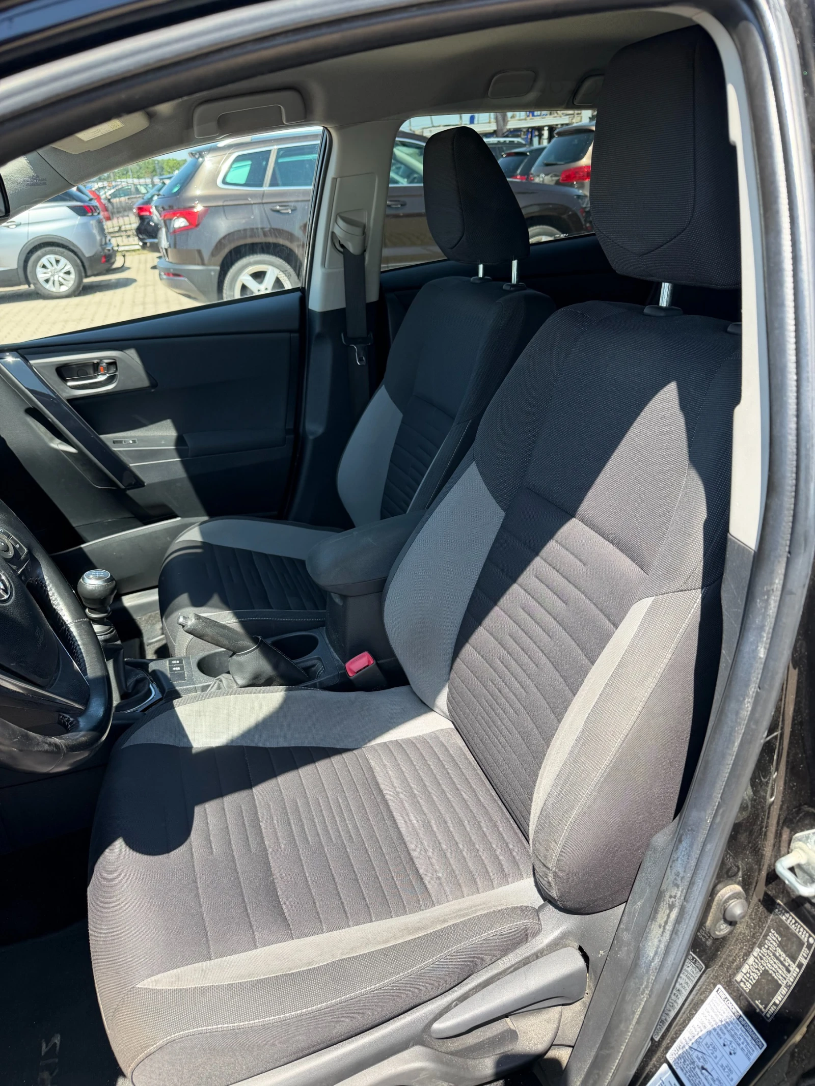 Toyota Auris 1.6D-4D NAVI/KAMERA EURO 6, снимка 12 - Автомобили и джипове - 55361536
