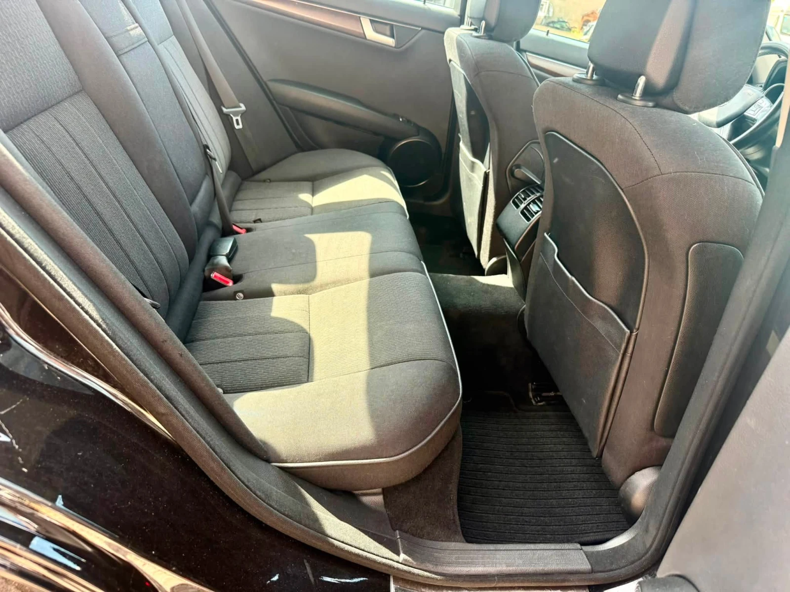 Mercedes-Benz C 180  АВТОМАТИК ОБСЛУЖЕН, снимка 13 - Автомобили и джипове - 55413315