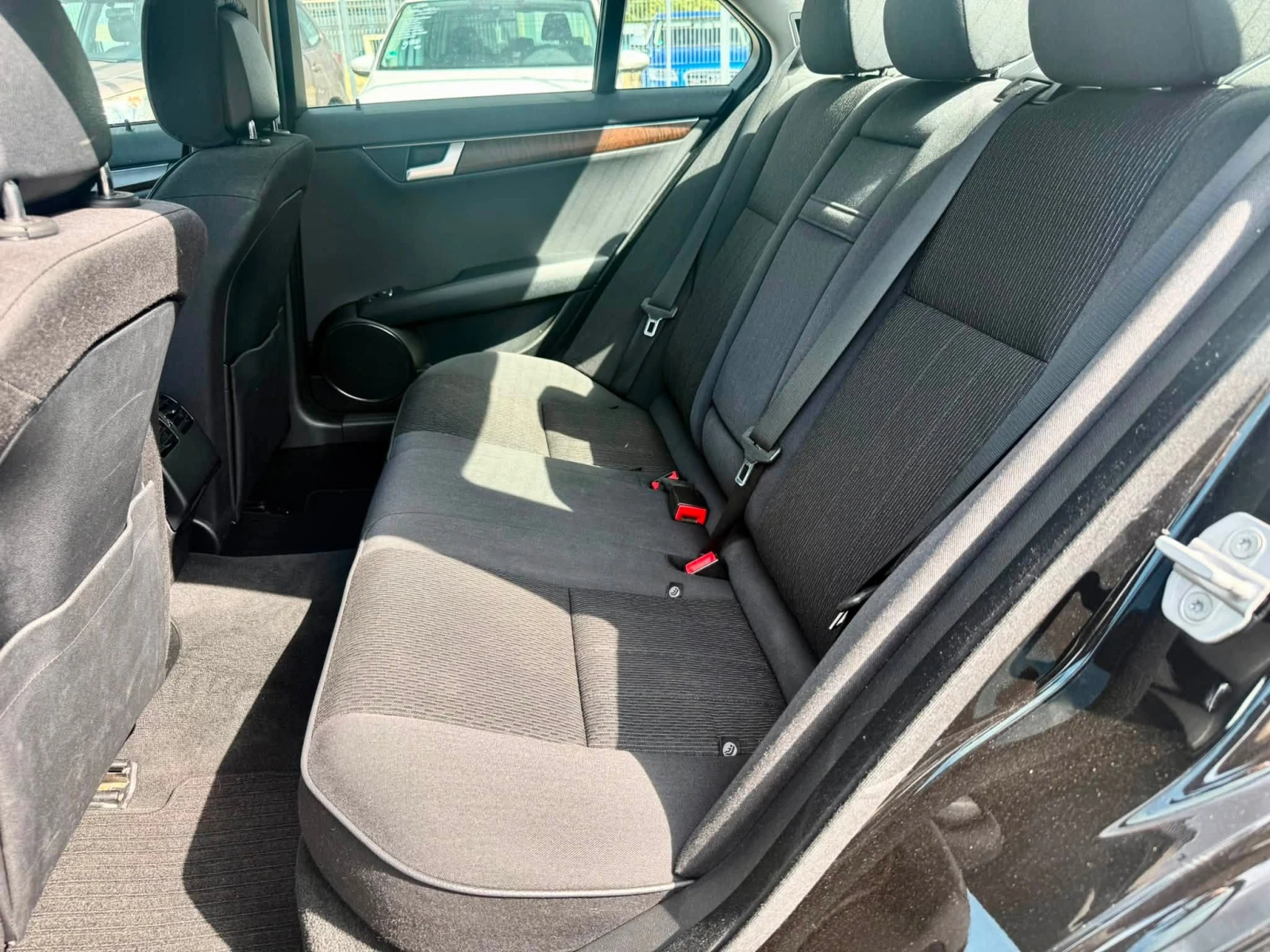 Mercedes-Benz C 180  АВТОМАТИК ОБСЛУЖЕН, снимка 12 - Автомобили и джипове - 55413315