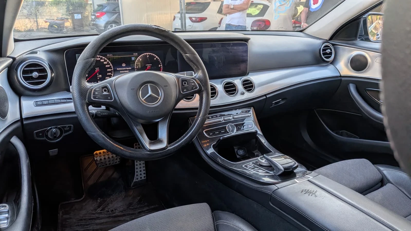 Mercedes-Benz E 220 d SW 4Matic Auto Premium Plus All-Terrain, снимка 11 - Автомобили и джипове - 55429970