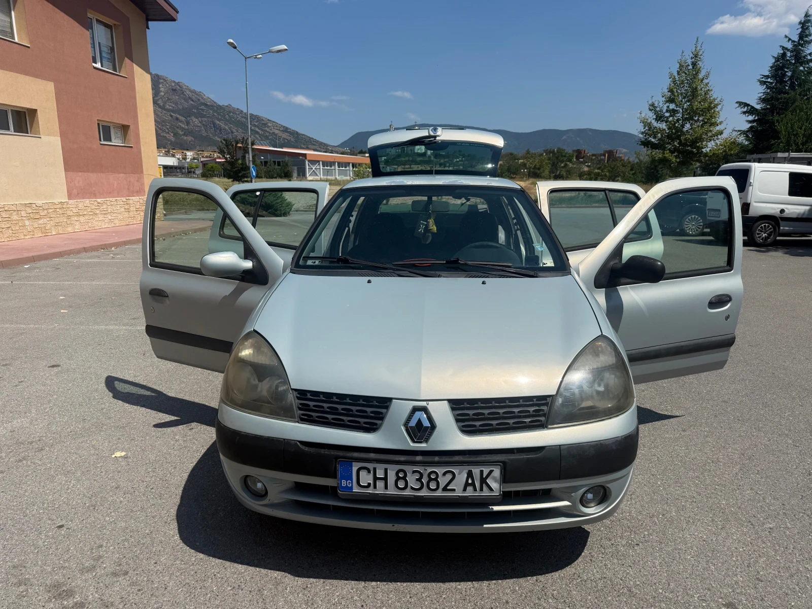 Renault Clio, снимка 3 - Автомобили и джипове - 55621513