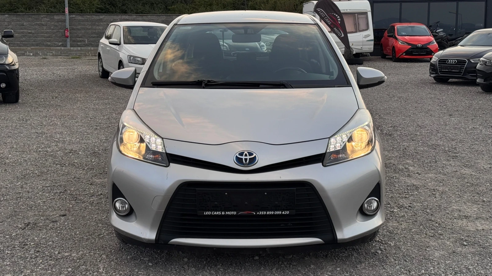 Toyota Yaris Hybrid/Пълна сервизна история/Камера, снимка 2 - Автомобили и джипове - 55712261