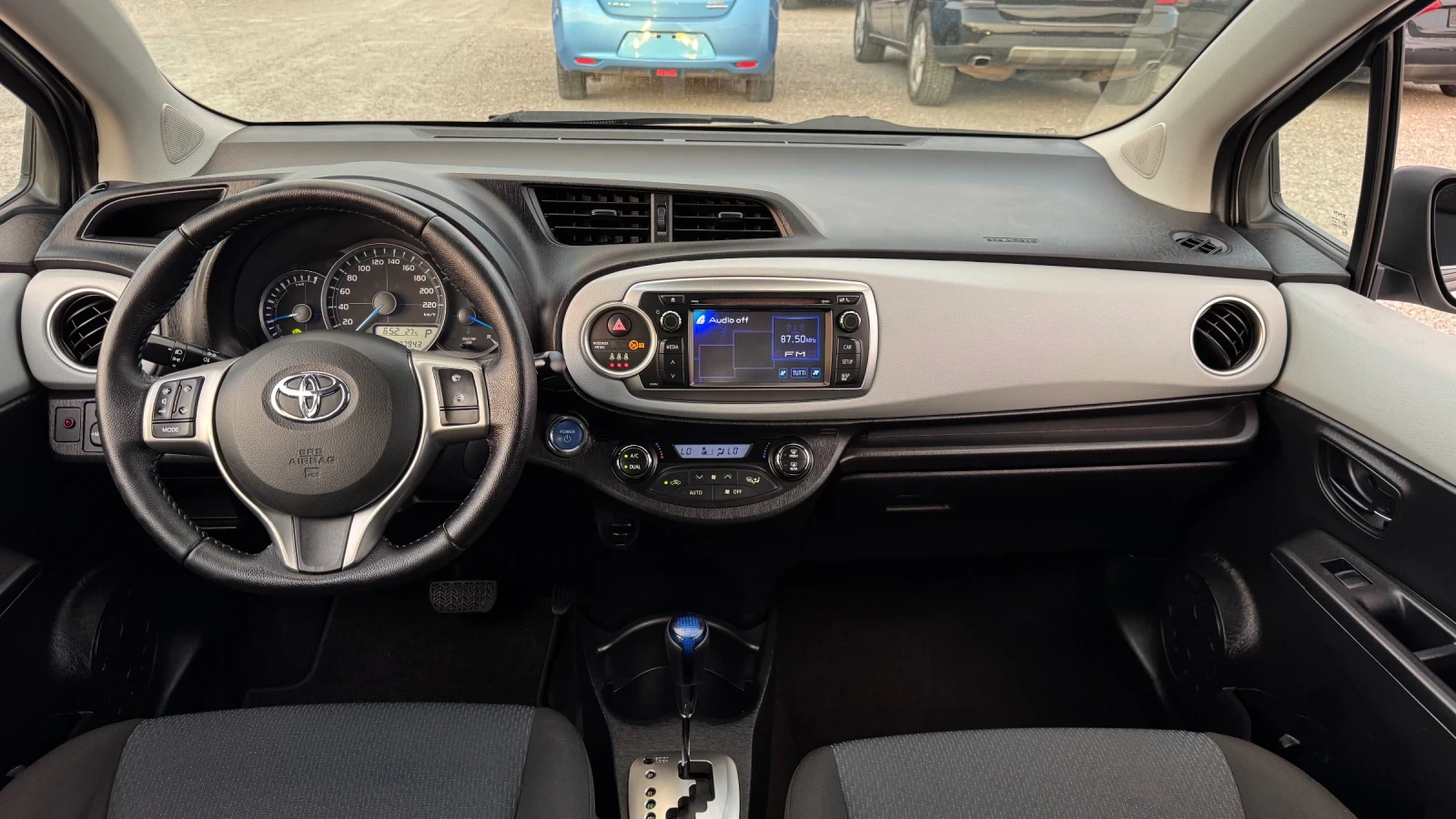 Toyota Yaris Hybrid/Пълна сервизна история/Камера, снимка 7 - Автомобили и джипове - 55712261