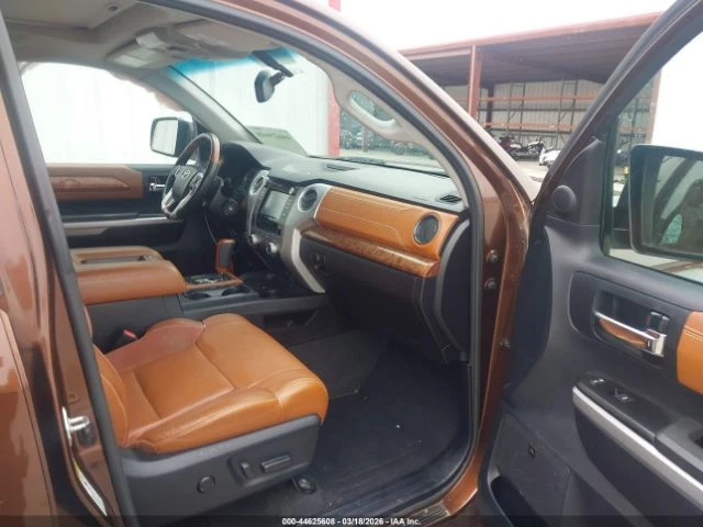 Toyota Tundra 4WD Truck CrewMax 5.7L FFV V8 6-Spd AT Platinum , снимка 5 - Автомобили и джипове - 54698984