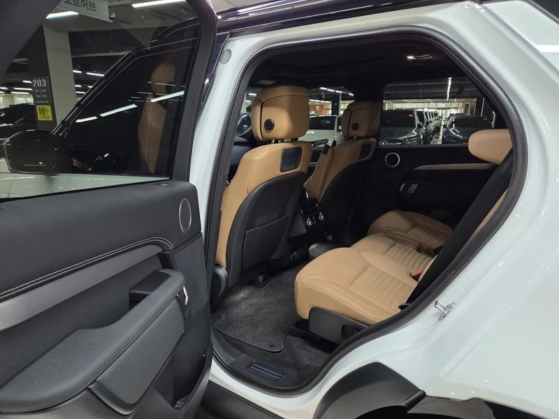 Land Rover Discovery 3.0 Automatic, снимка 9 - Автомобили и джипове - 55844424