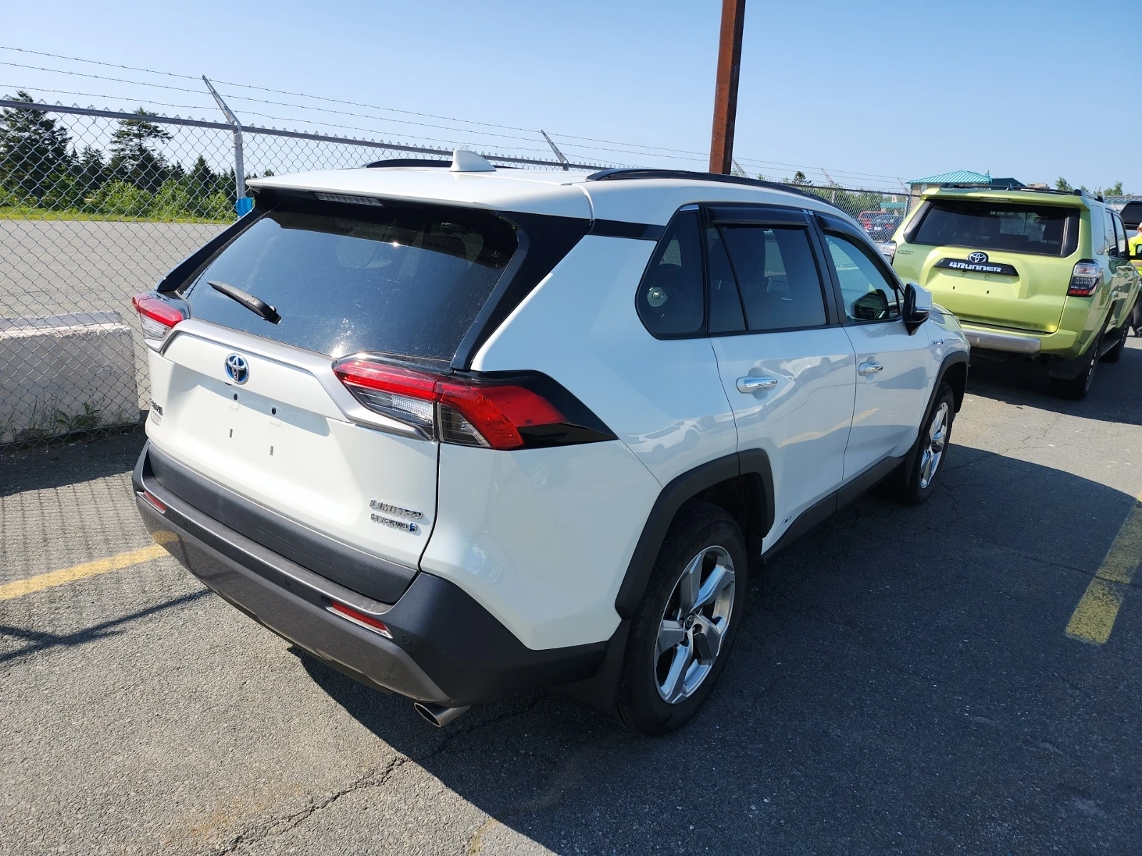 Toyota Rav4 HYBRID LIMITED* CARFAX* ОПЦИЯ ЗА ФИНАНСИРАНЕ*  - изображение 4