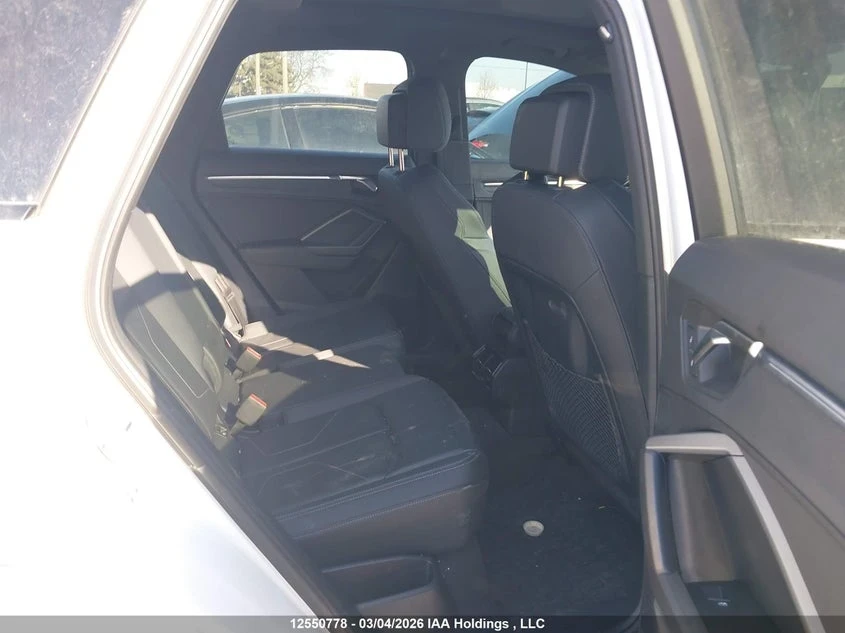 Audi Q3 45 PROGRESSIV, снимка 8 - Автомобили и джипове - 54035385